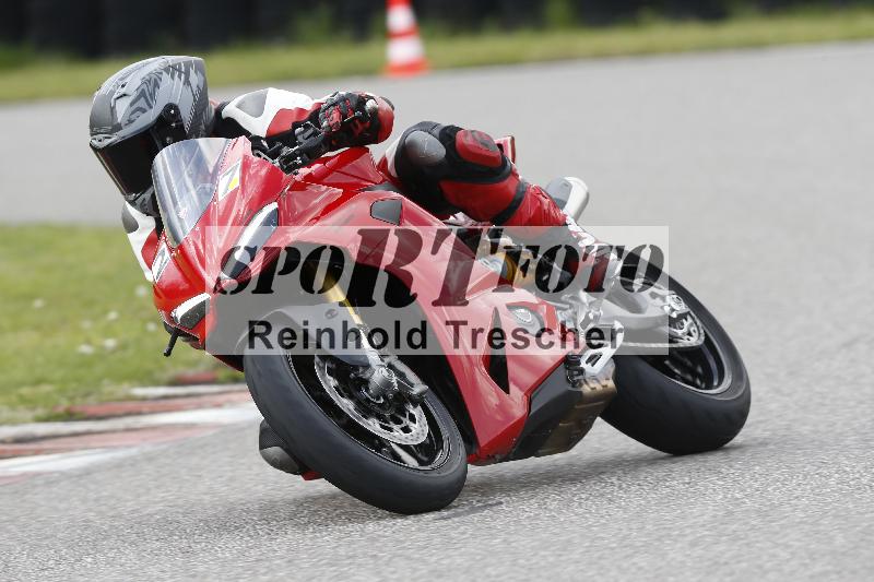 /Archiv-2025/09 22.04.2025 Cornu Master School ADR/rot-rouge/27